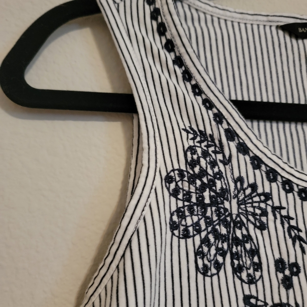 Embroidered Blouse - Picture 4 of 4